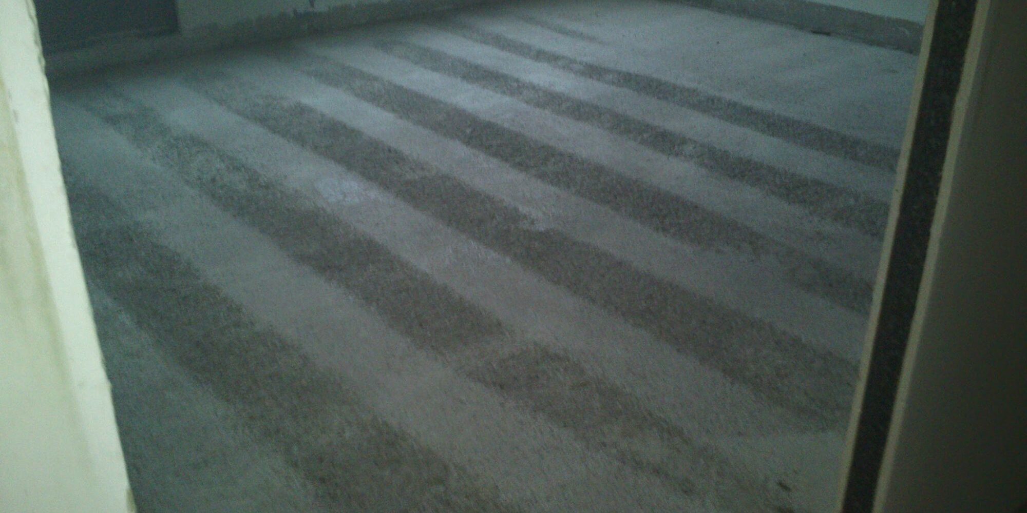 Lattian oikaisuhiontaa